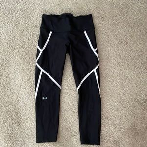 Under Armour Size Medium Black Leggings with White Piping Workout